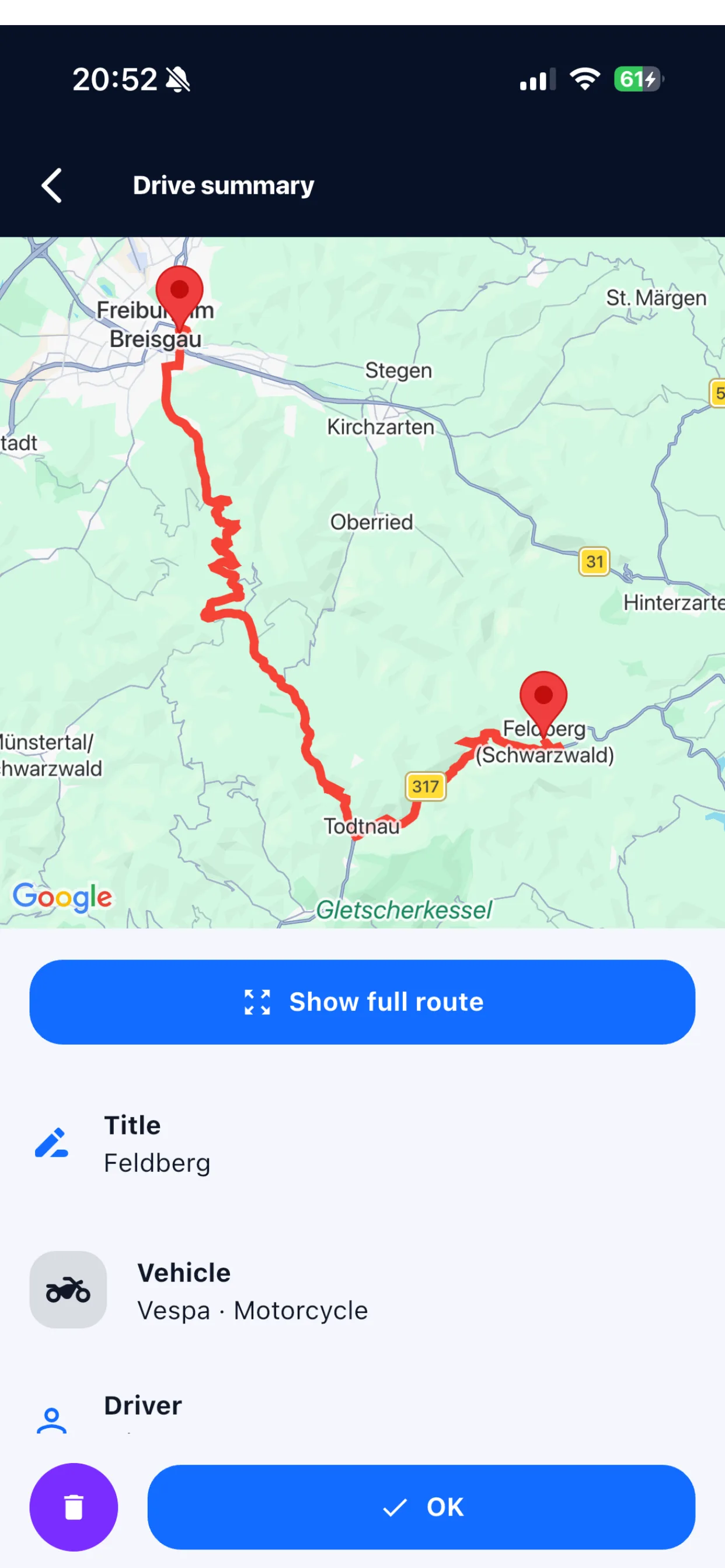 Routeo: Gespeicherte Fahrt mit Kartenstrecke und Fahrzeug (App-Ansicht auf Englisch)