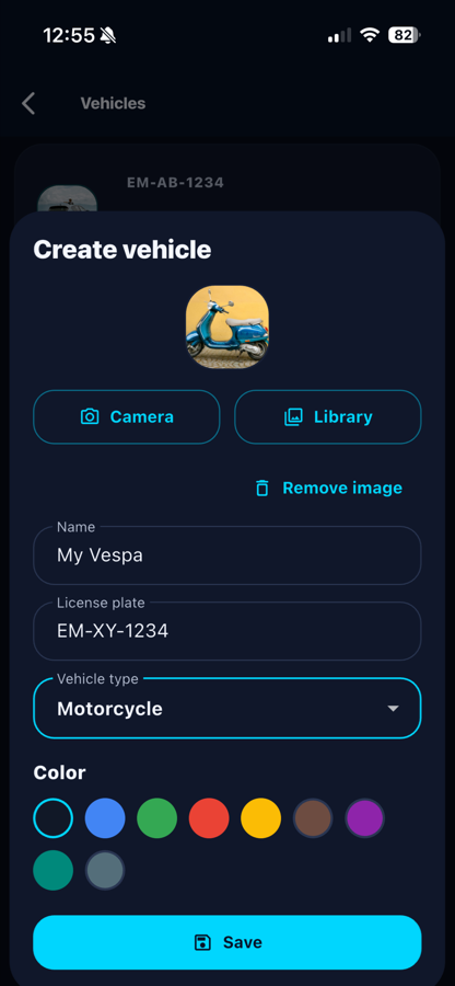 Routeo Formular zum Anlegen eines Fahrzeugs mit Foto, Kennzeichen und Farbe